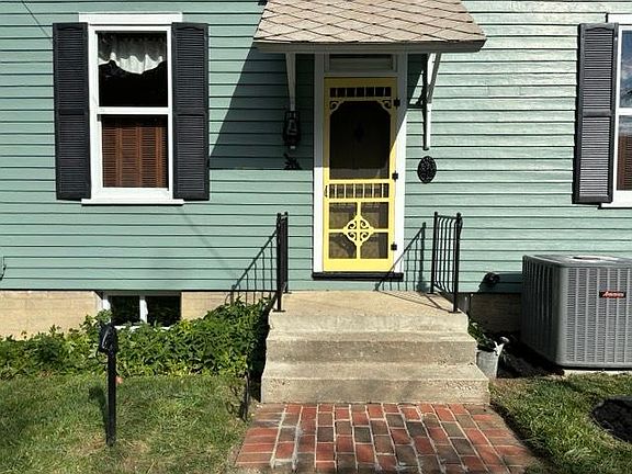 Side Entrance off alley