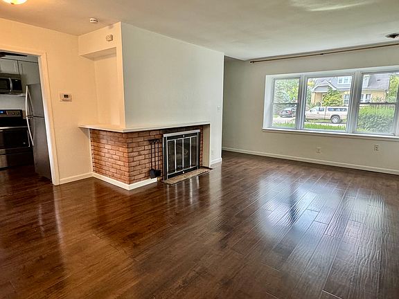 3rd image of 1828 Clifton Ave