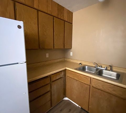 4th image of 306 Columbine Ave #3