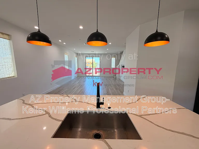 825 N 9th Ave #12 — Photo 15