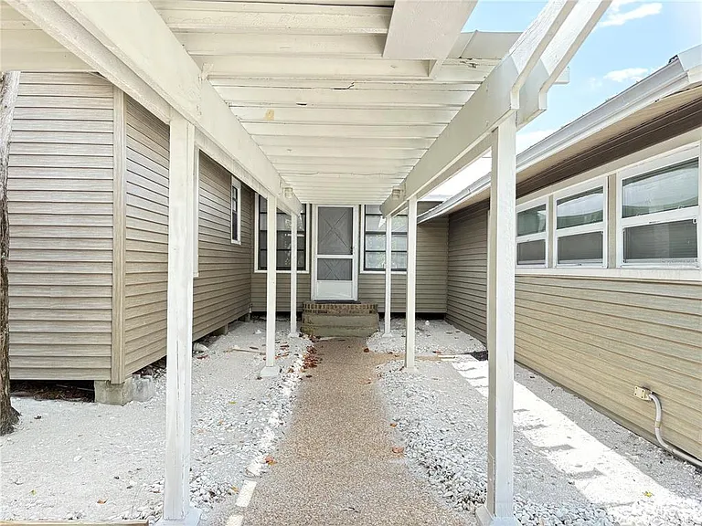2823 Gulf Of Mexico Dr — Photo 35