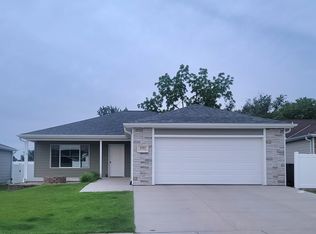2105 E 35th Street Dr, Kearney, NE 68847