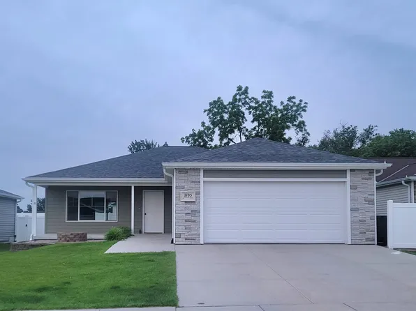 2105 E 35th Street Dr, Kearney, NE 68847