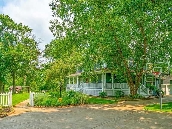 5th image of 895 Garnoa Dr