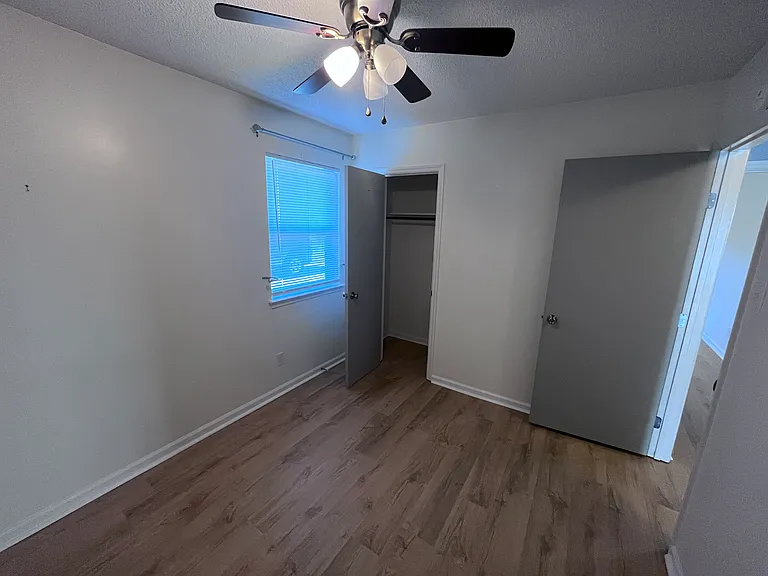 113 Cornwall Ct — Photo 24