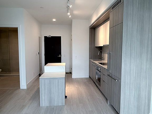 3rd image of 6 Greenbriar Rd #222