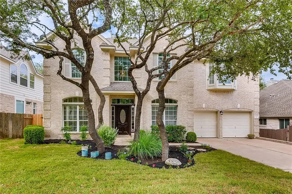 4 bed, 2.5 bath, 2744 sqft, $2,950 — Photo 3