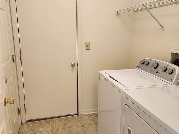 2nd image of 28 Applewood Cir