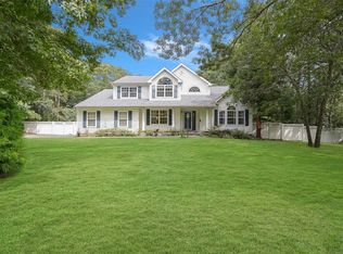 9 Hilltop Ln, Manorville, NY 11949