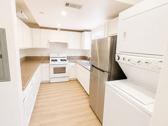 4th image of 7327 Milwood Ave #105