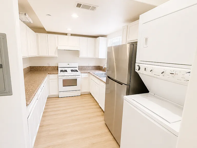 7327 Milwood Ave #105 — Photo 4