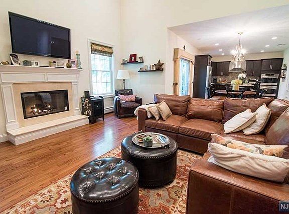 4th image of 450 Greenway Dr