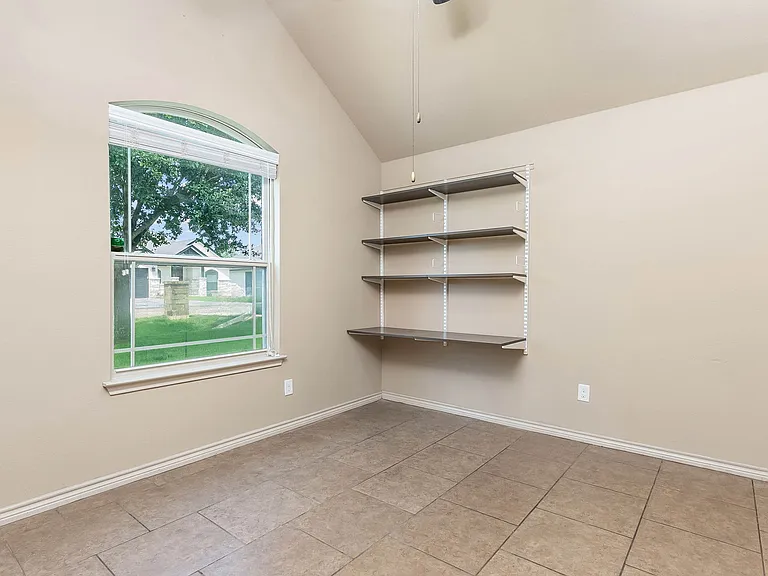 15606 Fox Ln — Photo 5