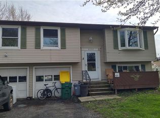 6604 Parkwood Dr, Lockport, NY 14094
