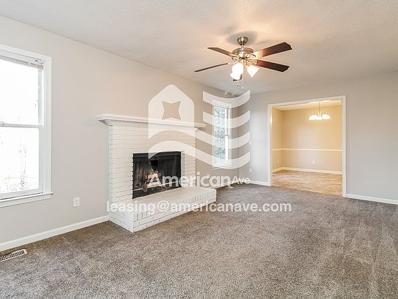 1470_002_living_room_2.jpg