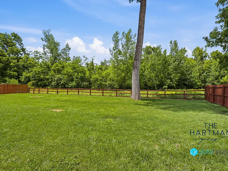 1018 Louise Dr — Photo 43