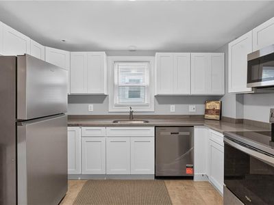 13 Delmont St, Johnston, RI, 02919