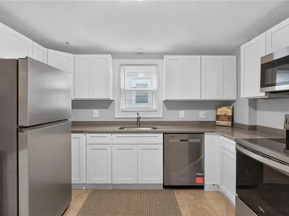 13 Delmont St, Johnston, RI 02919