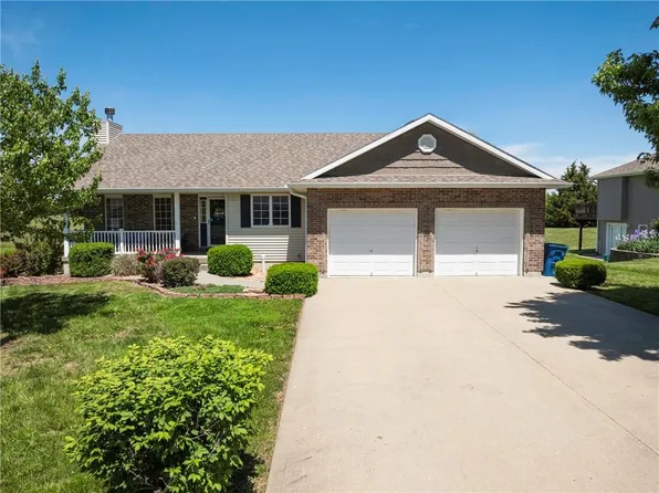 121 SW 95 Two Lots Rd, Warrensburg, MO 64093
