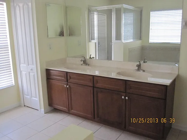 4509 SW 20th Pl — Photo 12