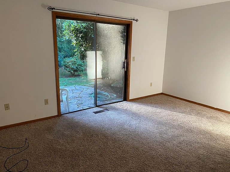 2558 Troy Ct — Photo 10