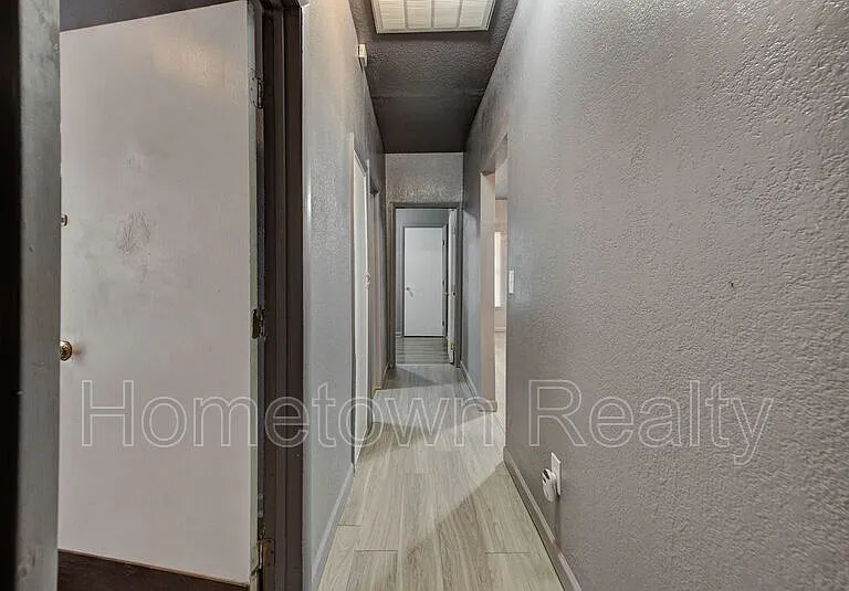 321 SE 25th St — Photo 22