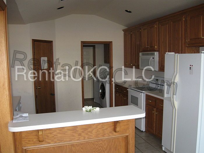 2nd image of 13104 Briar Hollow Dr