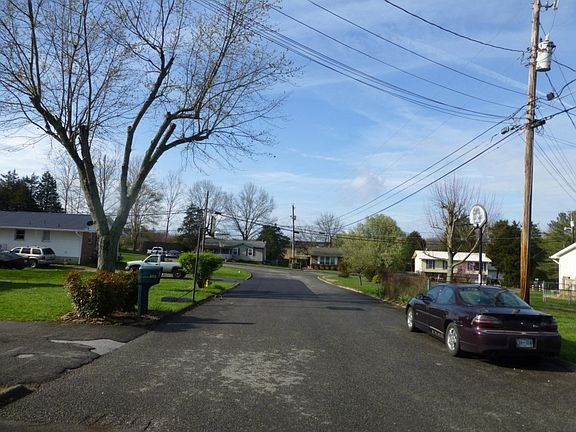 5th image of 3825 Debonair Dr