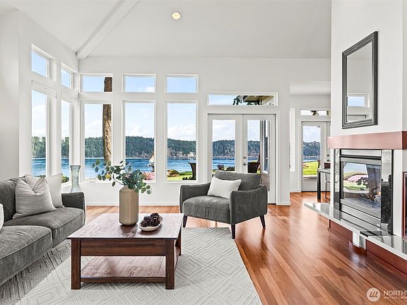 5th image of 1319 42nd Street NW