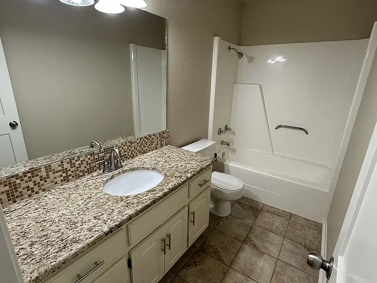 2211 Stagecoach Trl — Photo 10