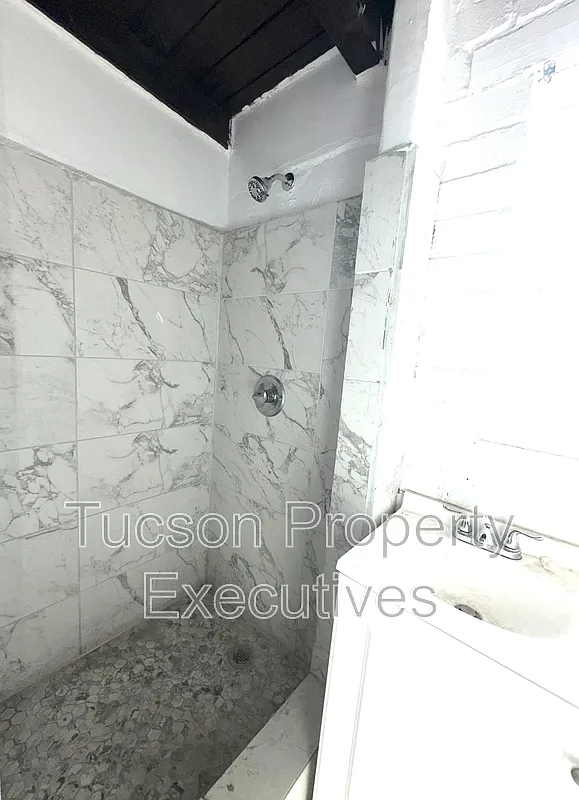Studio, 1.0 bath, 350 sqft, $650 — Photo 3
