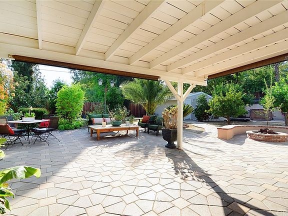 4th image of 20406 Oxnard St