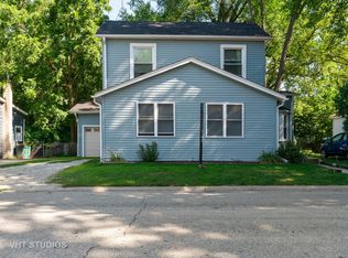 16 Arlington Rd, Fox Lake, IL 60020