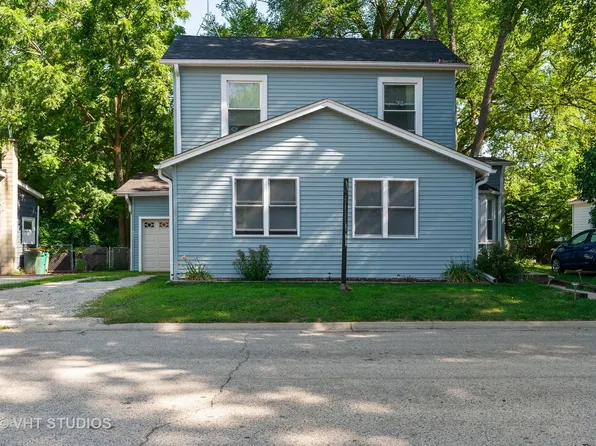 16 Arlington Rd, Fox Lake, IL 60020