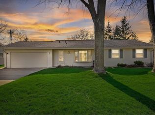 4312 Pine Ridge Ln, Racine, WI 53403