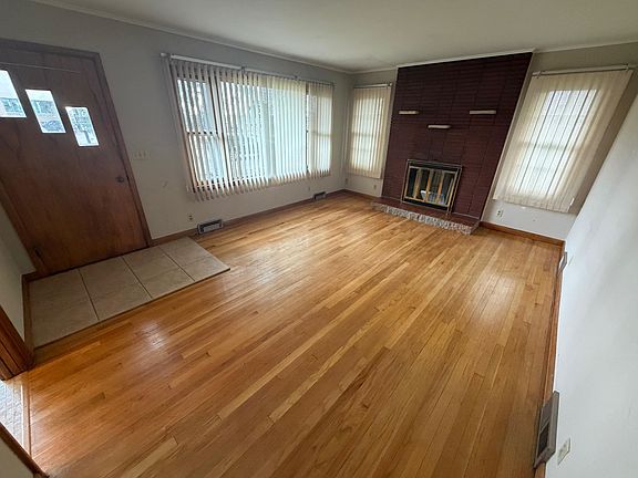 4th image of 3280 Asbury Rd
