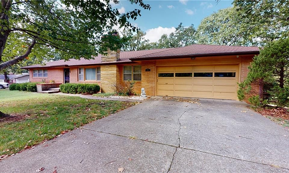 1st image of 911 Briarwood Ln