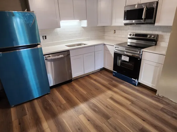 16 Hazelwood Ave, Dracut, MA 01826