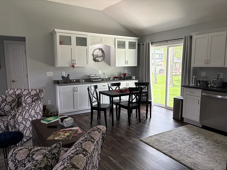 738 S Shoop Ave — Photo 9