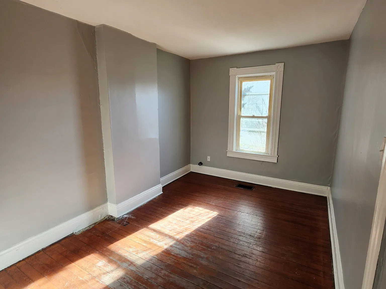 3 bed, 1146 sqft, $1,100 — Photo 3