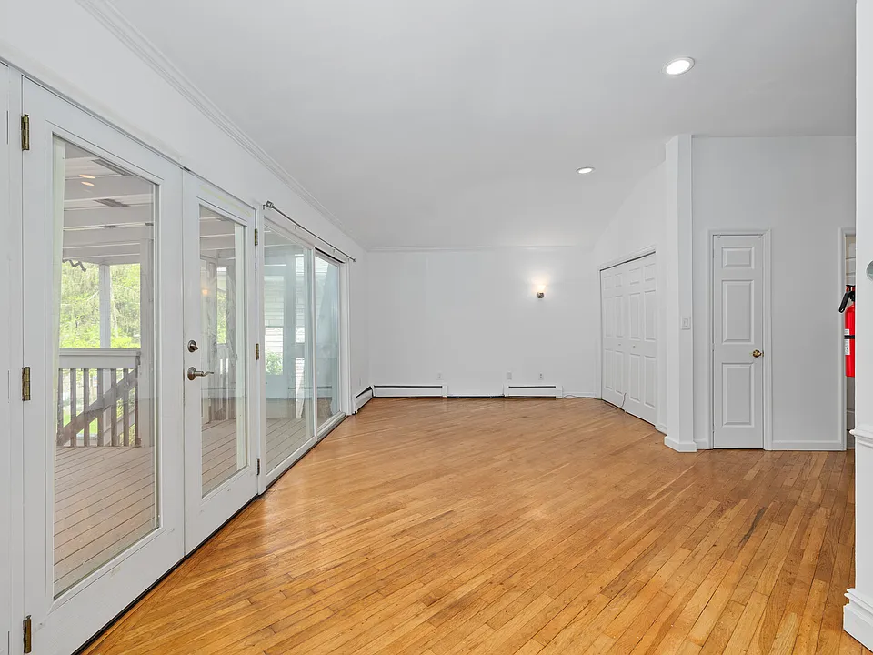 106 Mosher Rd