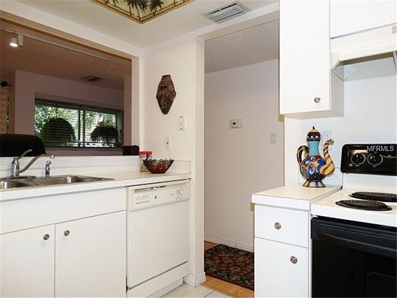 5th image of 2121 Wood St #101