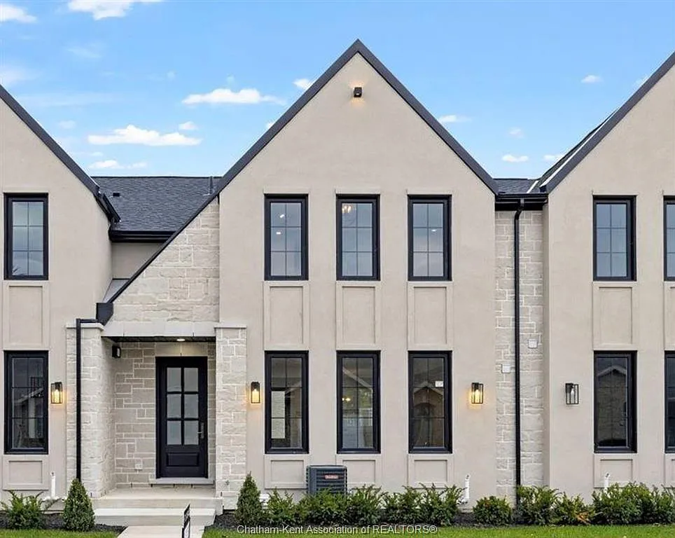 3 bed, 2.5 bath, $2,600 — Photo 1