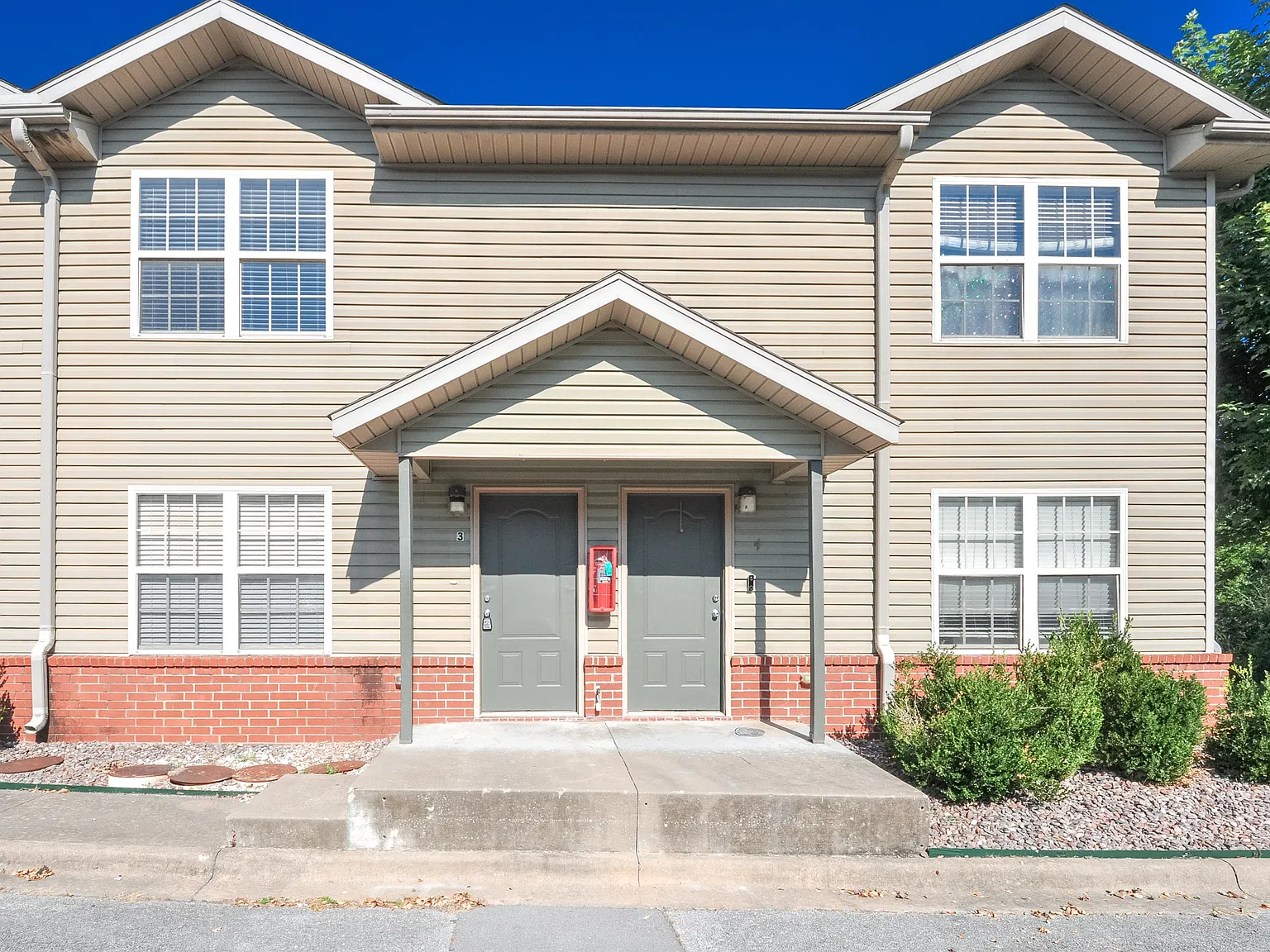 1446 W Netherland Way — Photo 1