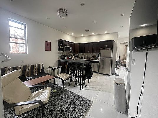 1st image of 186 Howard Ave #3