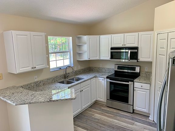 3rd image of 4077 Red Pine Ln