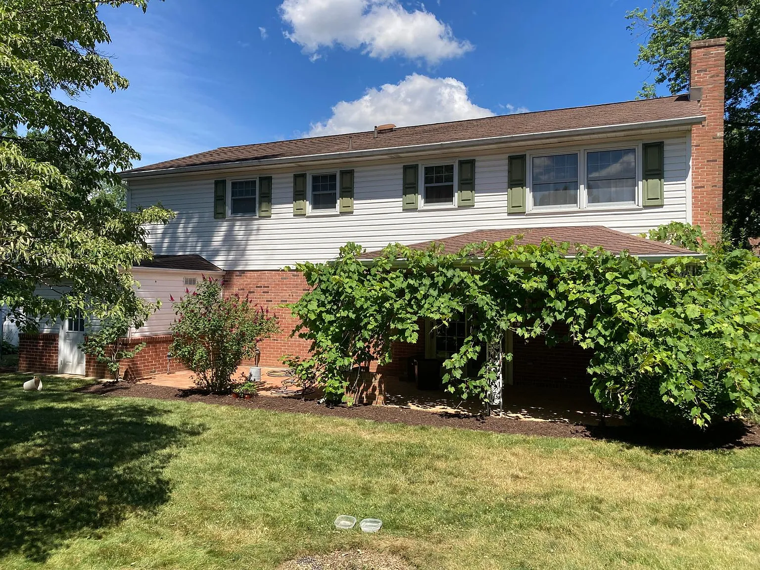 54 Sycamore Ln — Photo 1