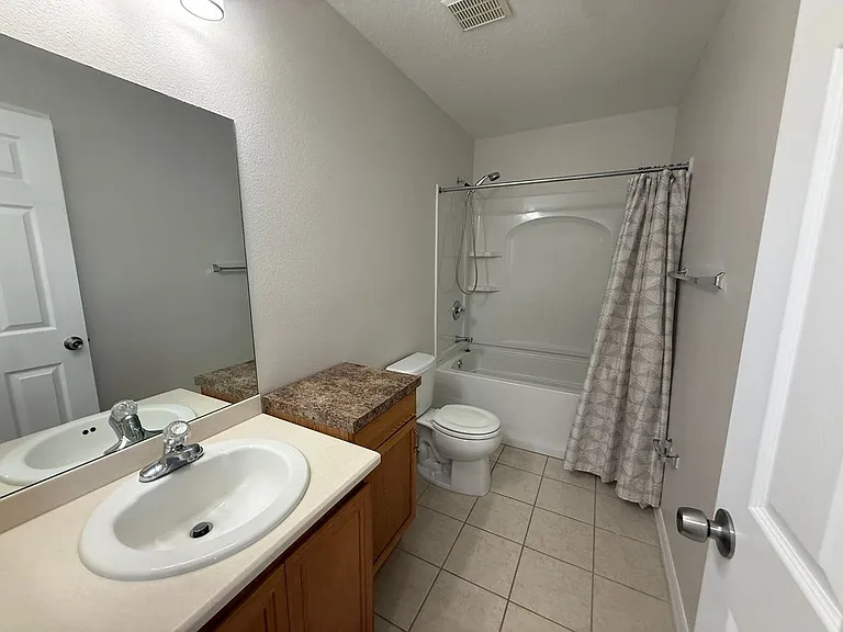 2404 Hassonite St — Photo 2