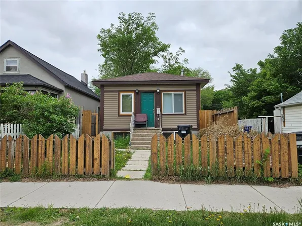 131 M AVENUE S, Saskatoon, SK S7M 2K1