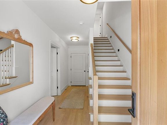 4th image of 14 Bass St SE